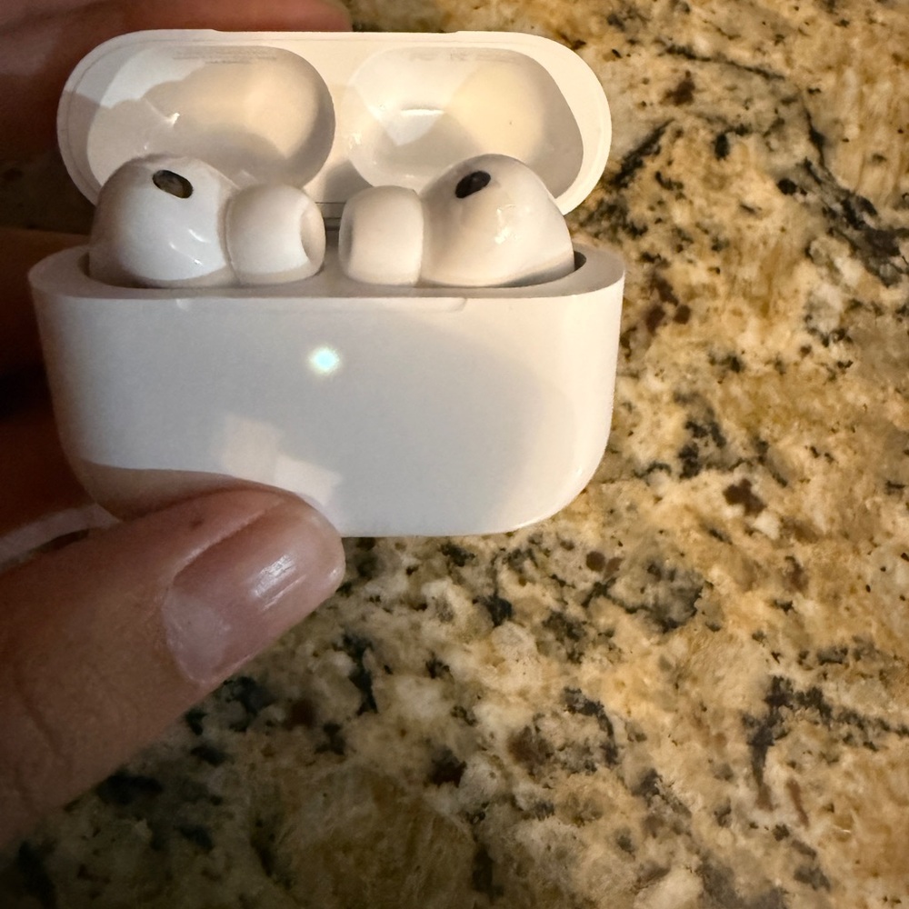 AirPod Pro 3rd Generation - Picture 9 of 10